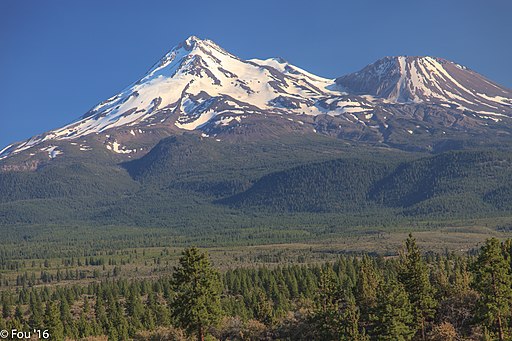 Mt Shasta (14,162 ft.)...